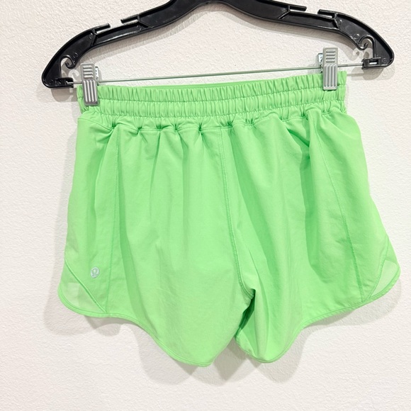 Lululemon Hotty Hot Low-Rise Lined Short 4" Scream Green Light Size 6 - Picture 5 of 7